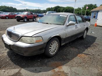  Salvage Lincoln Towncar