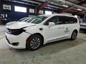  Salvage Chrysler Pacifica