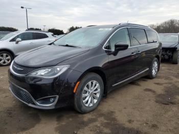  Salvage Chrysler Pacifica