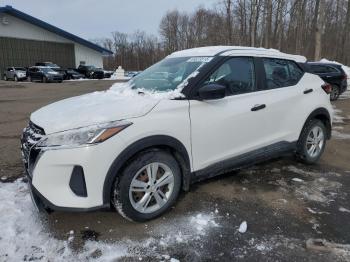  Salvage Nissan Kicks