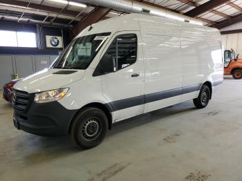  Salvage Mercedes-Benz Sprinter