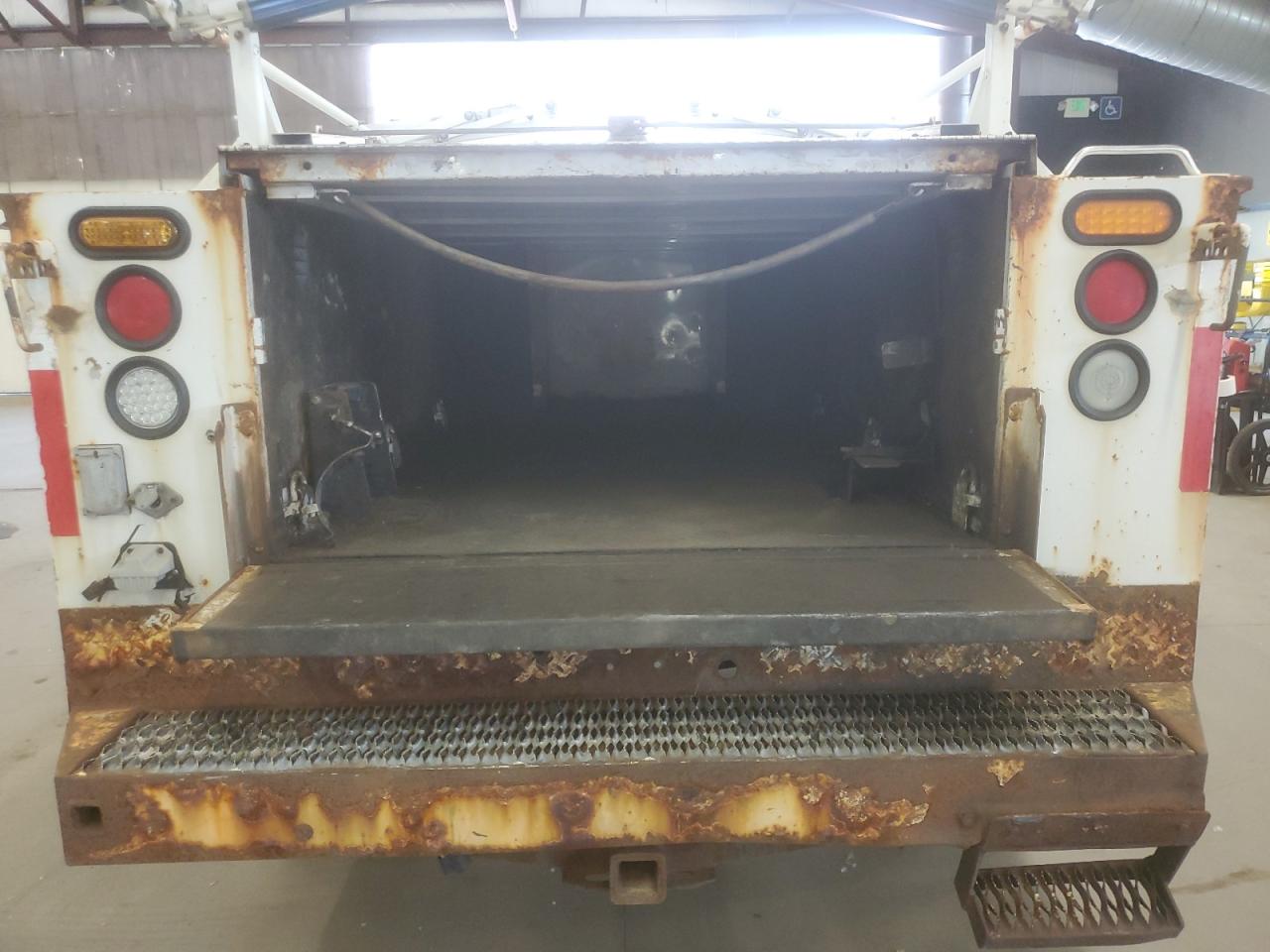 Ford F-350 Super Duty Image 8