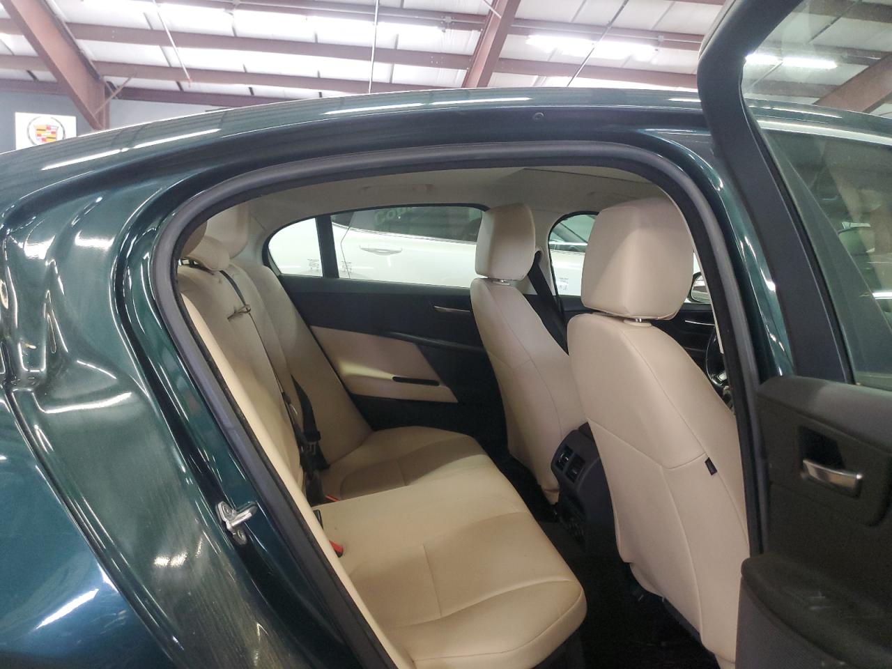 Jaguar XE Premium Image 4