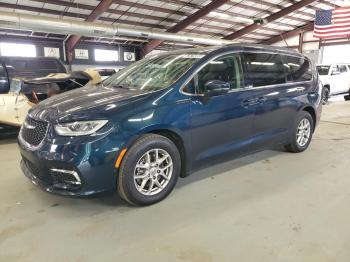 Salvage Chrysler Pacifica