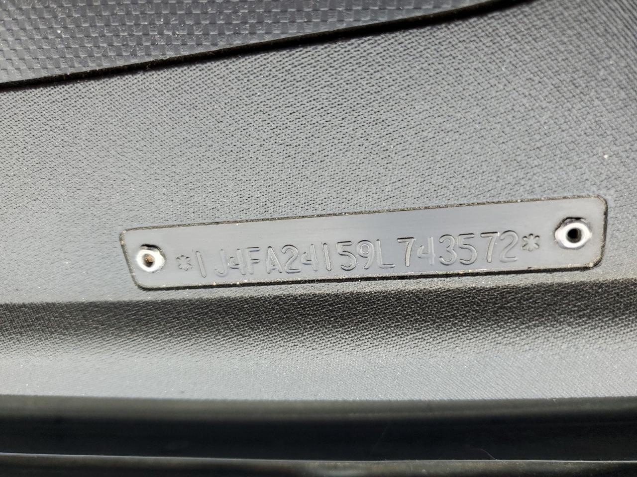 Jeep Wrangler X Image 8