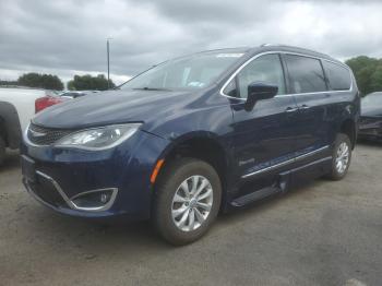  Salvage Chrysler Pacifica