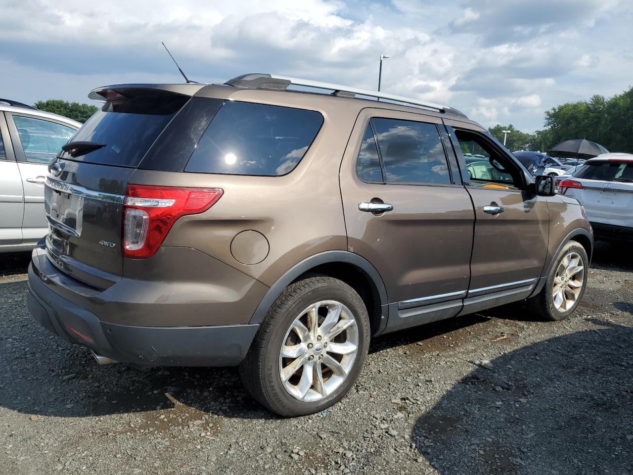 Ford Explorer Xlt Image 4