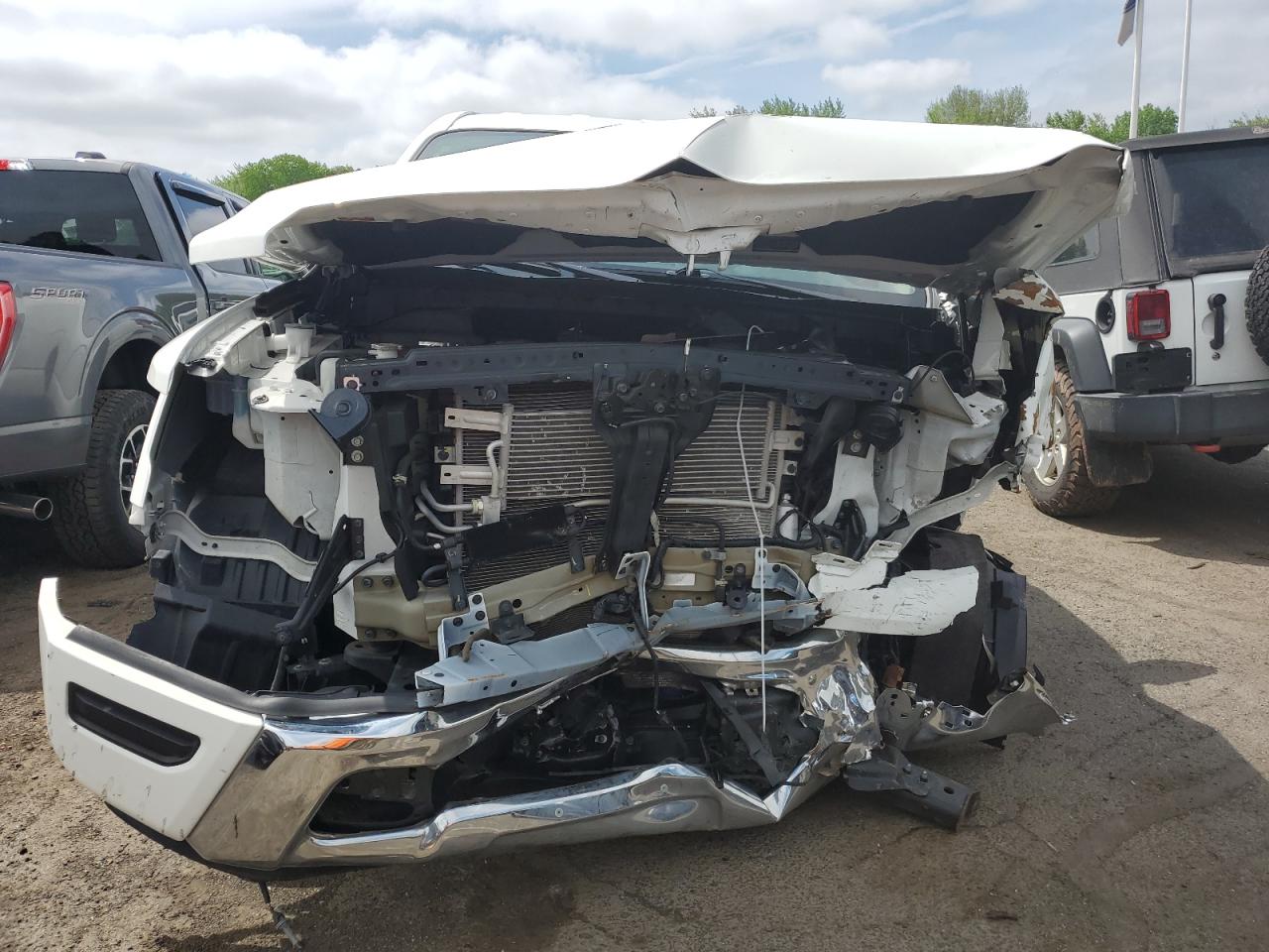 Nissan Titan S Image 8