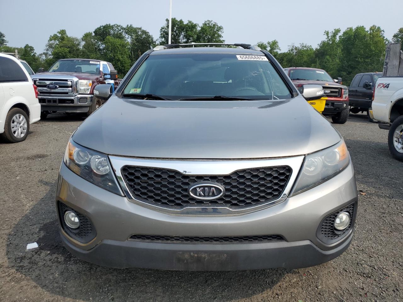 Kia Sorento Base Image 7