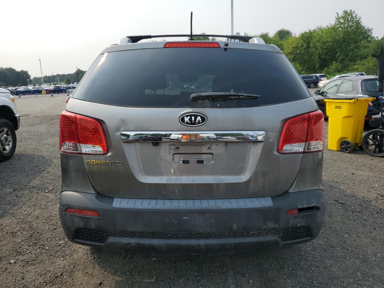 Kia Sorento Base Image 3