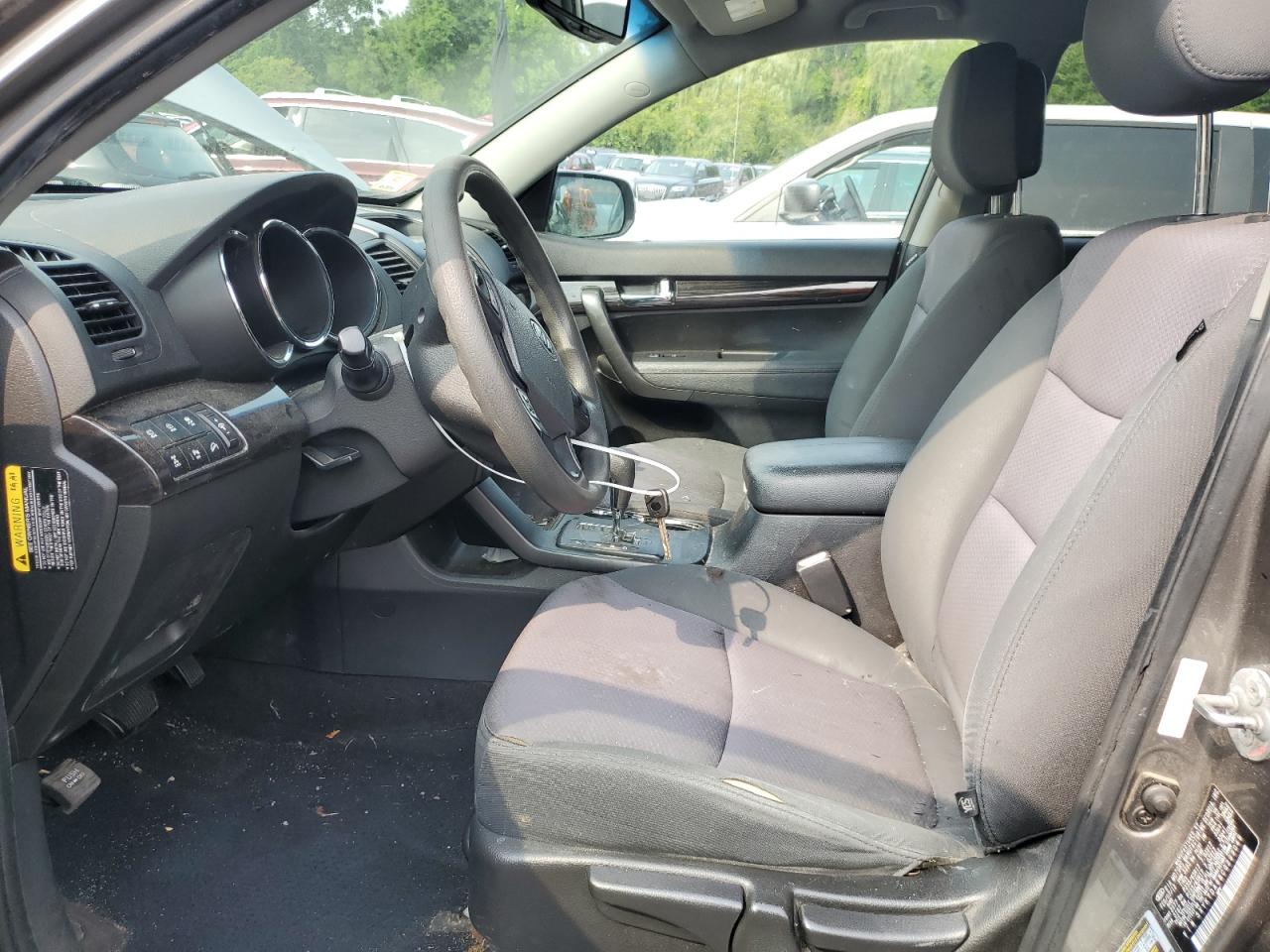 Kia Sorento Base Image 13