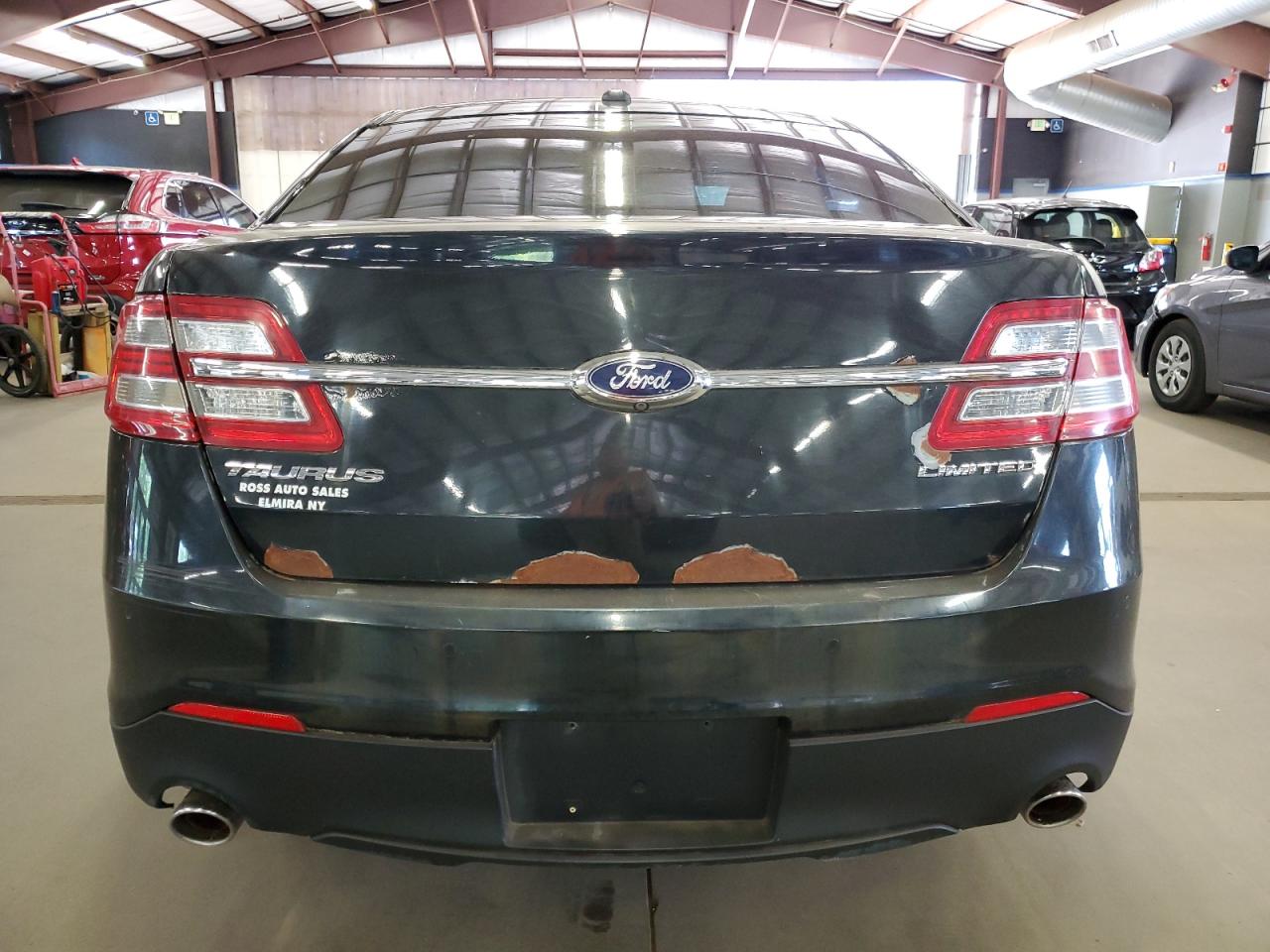 Ford Taurus Limited Image 5