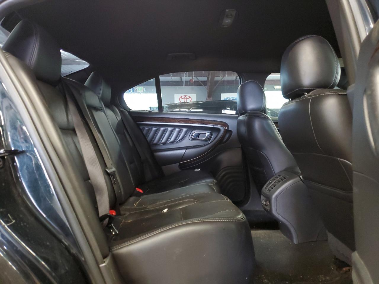 Ford Taurus Limited Image 7