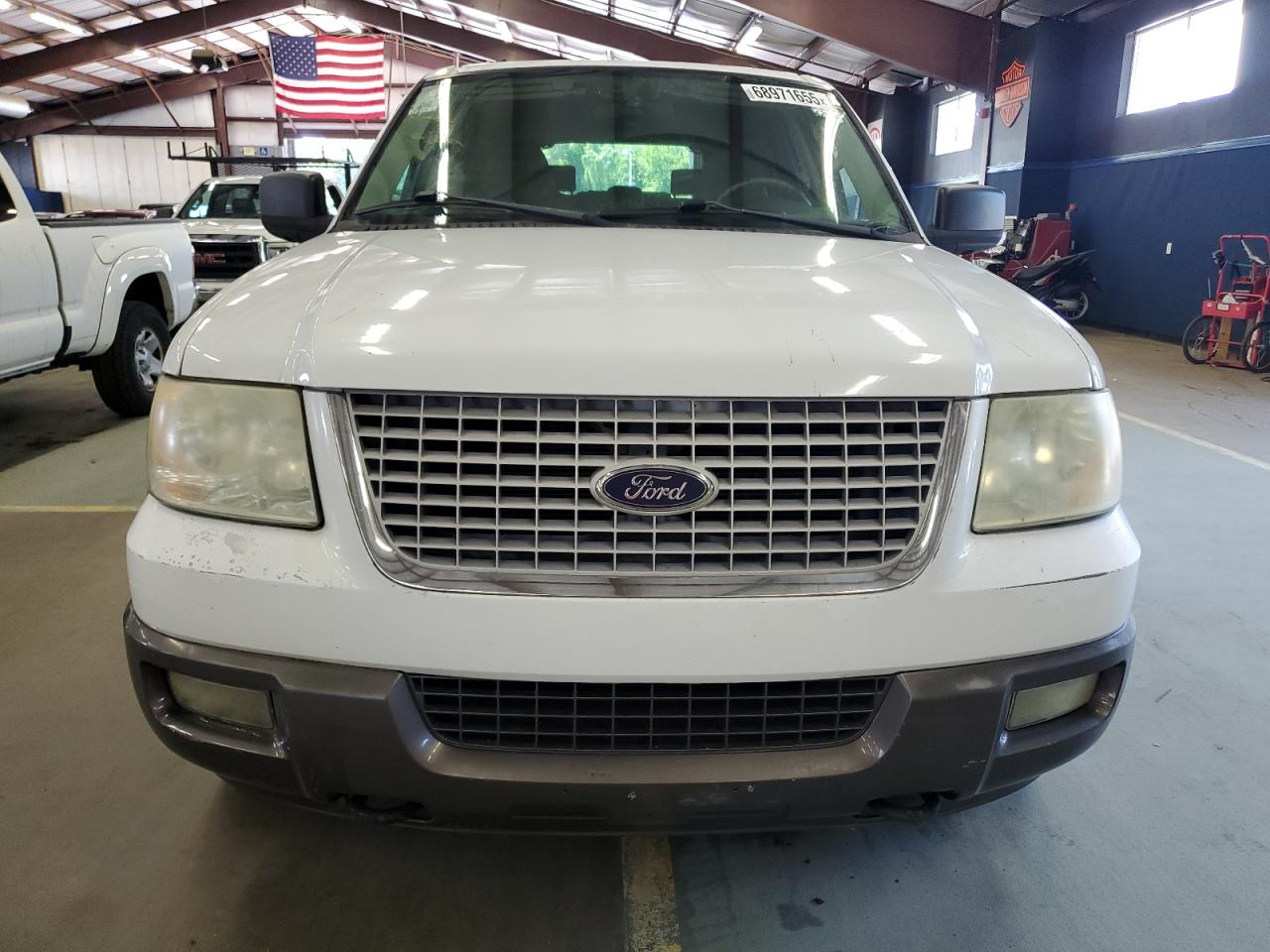Ford Expedition Xlt Image 11