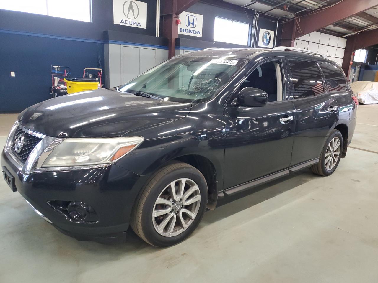 Nissan Pathfinder S Image 1