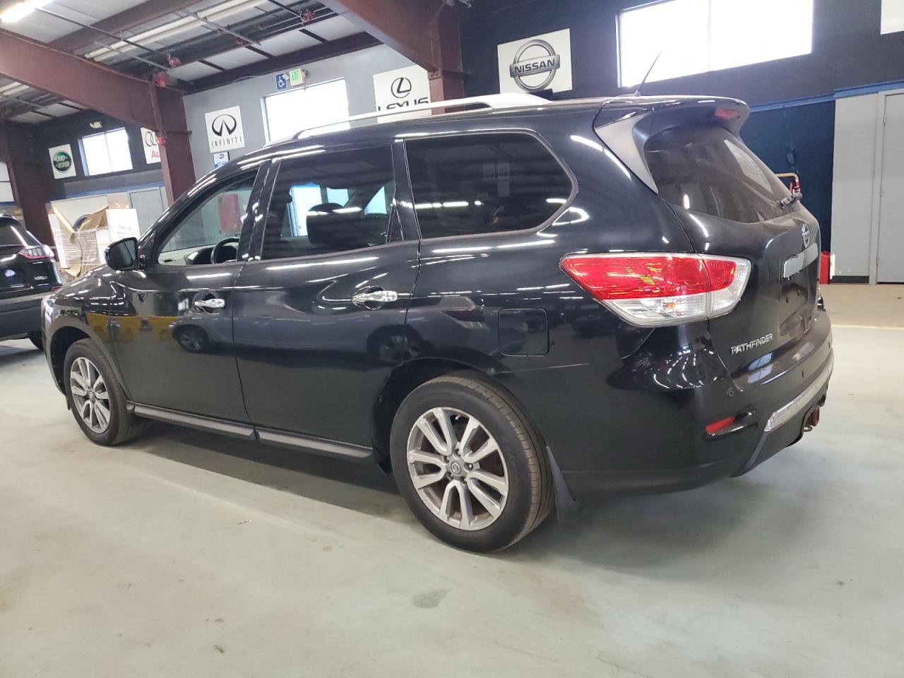 Nissan Pathfinder S Image 7
