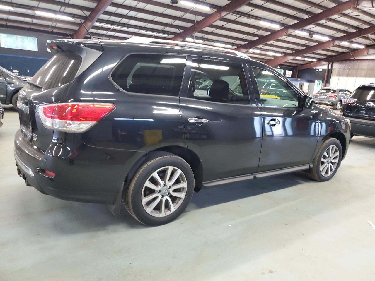 Nissan Pathfinder S Image 2