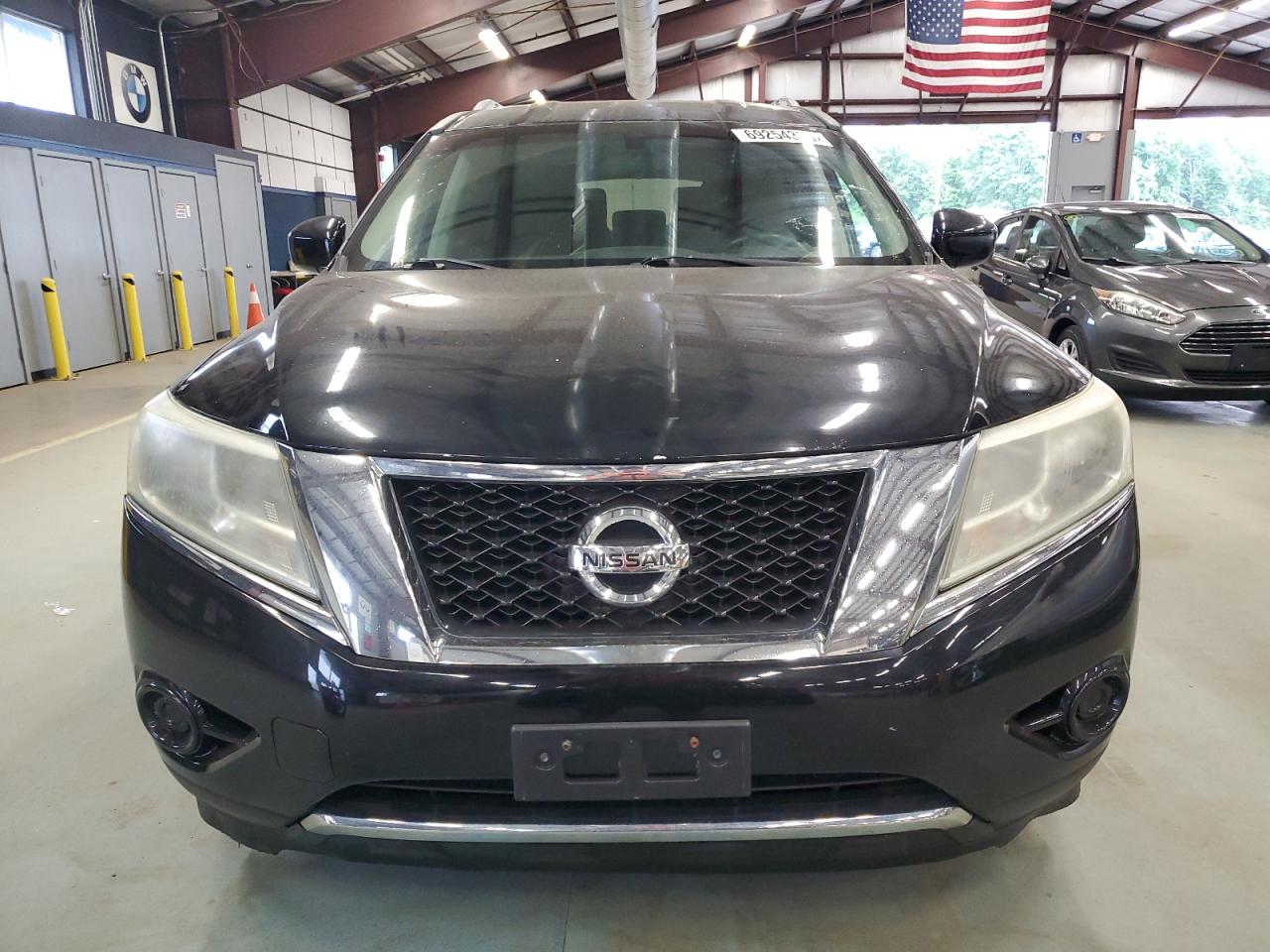 Nissan Pathfinder S Image 3