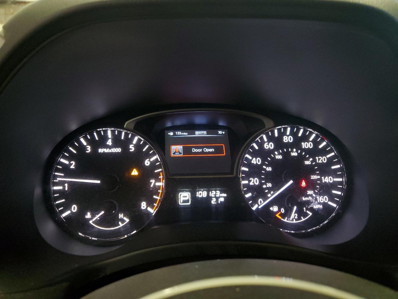 Nissan Pathfinder S Image 9