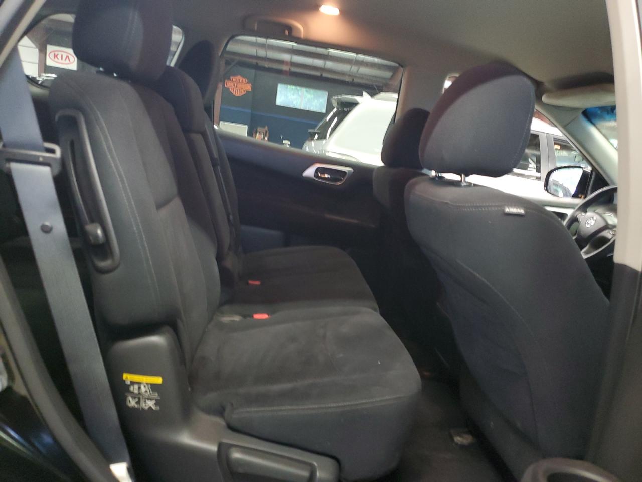 Nissan Pathfinder S Image 4