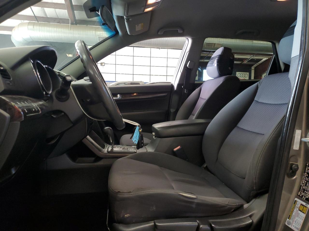 Kia Sorento Base Image 7