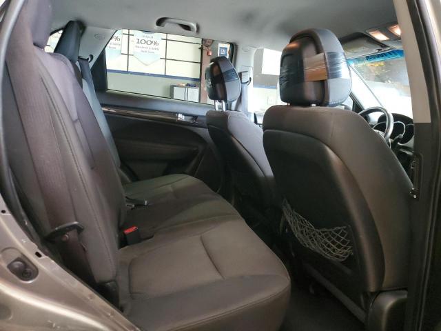 Kia Sorento Base Image 10