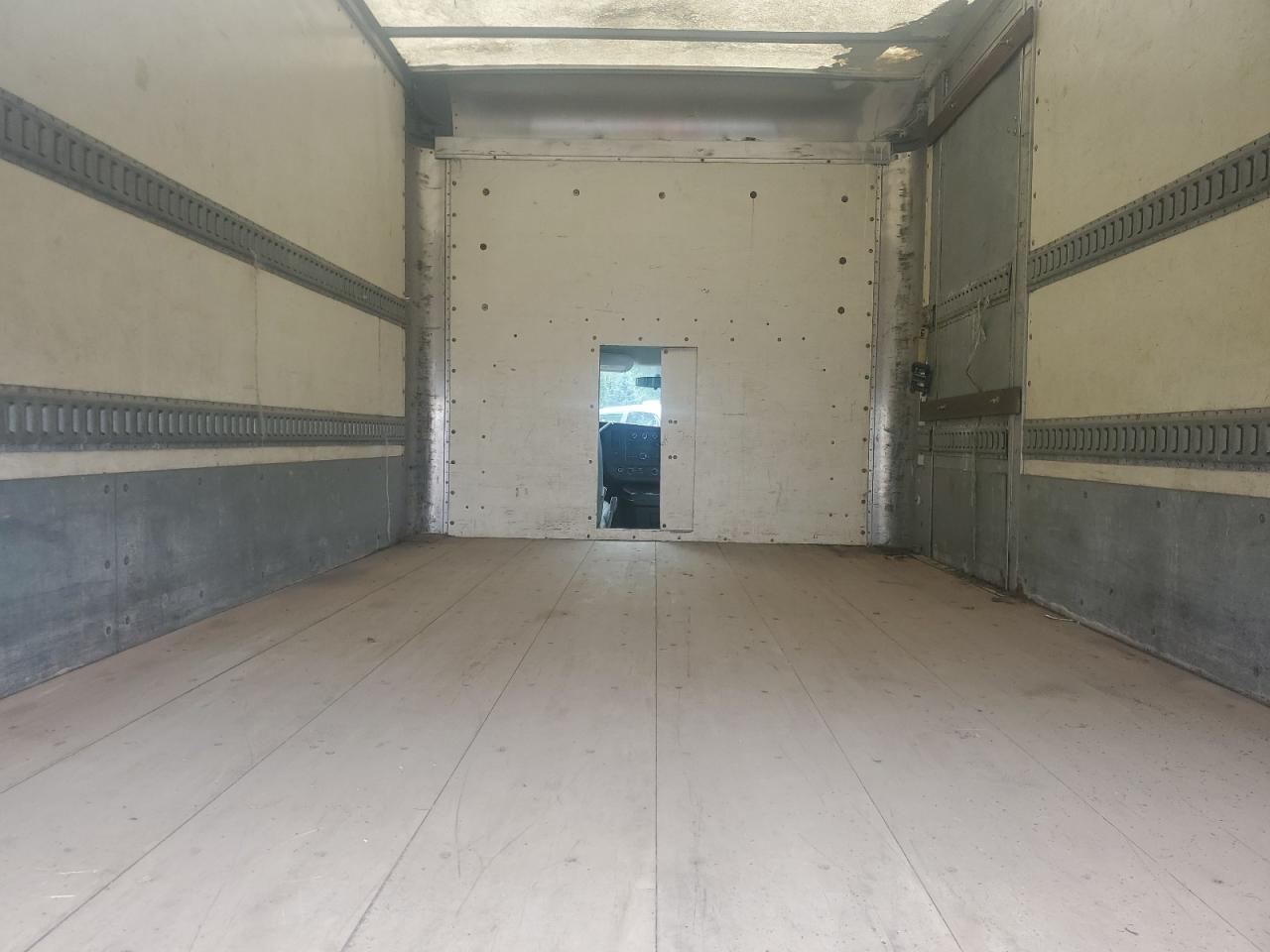 Chev Express Image 9