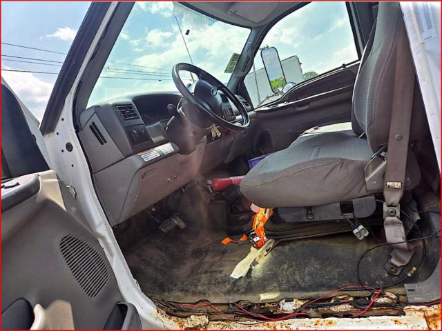 Ford F-650 Super Duty Image 2