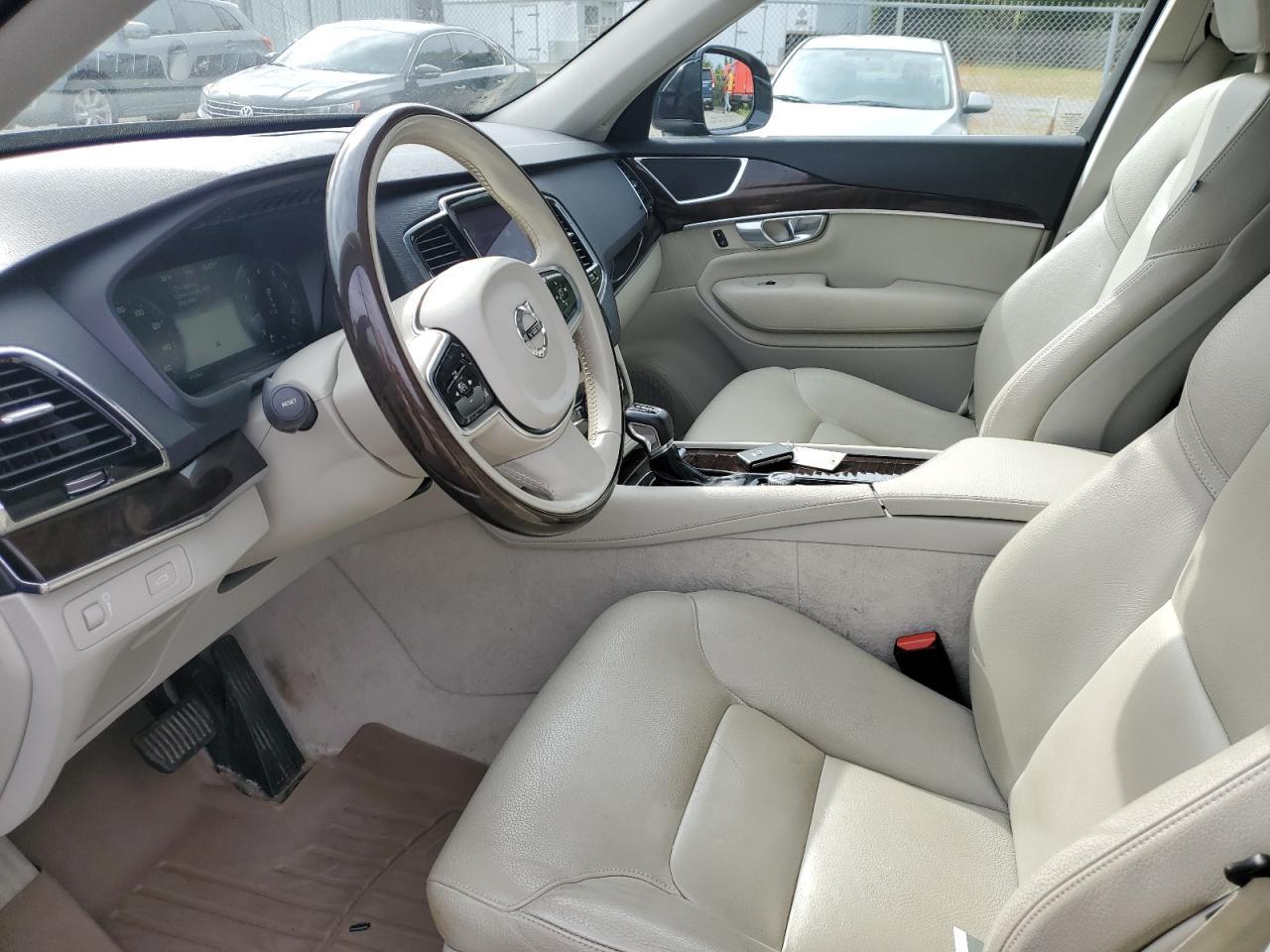 Volv XC90 T6 Image 8