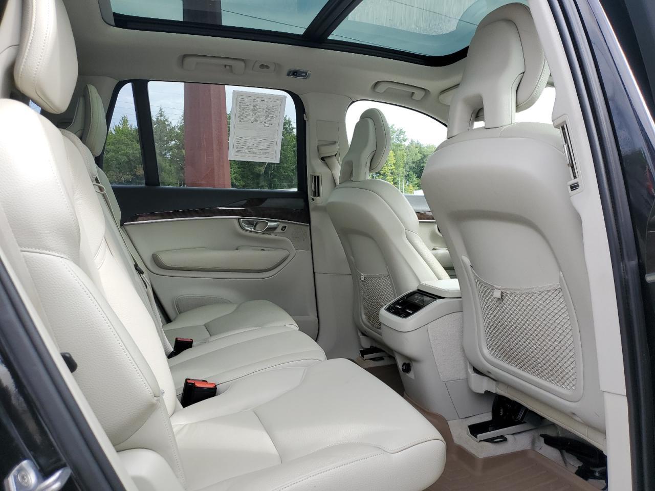 Volv XC90 T6 Image 10