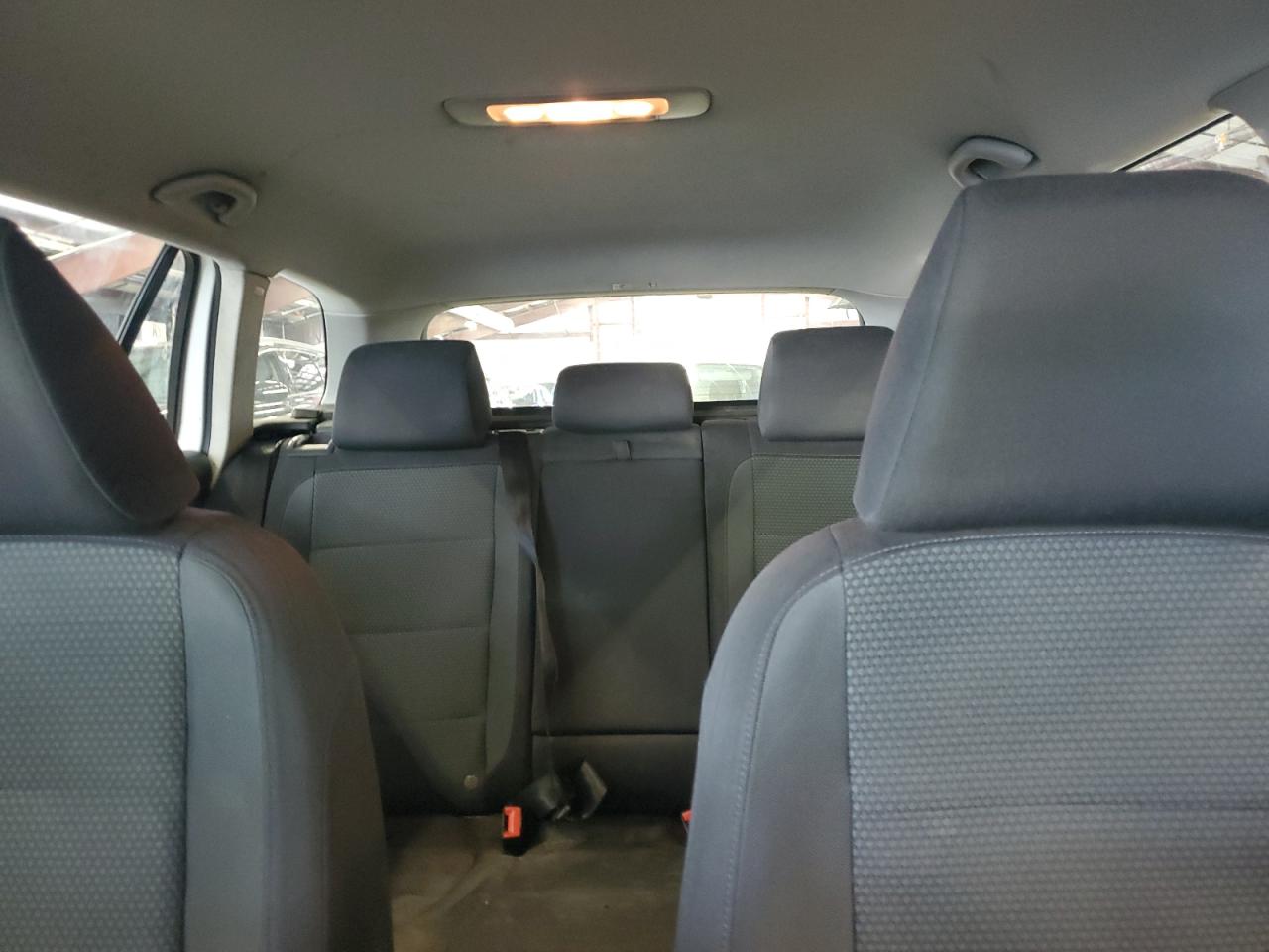 Volkswagen Jetta S Image 10