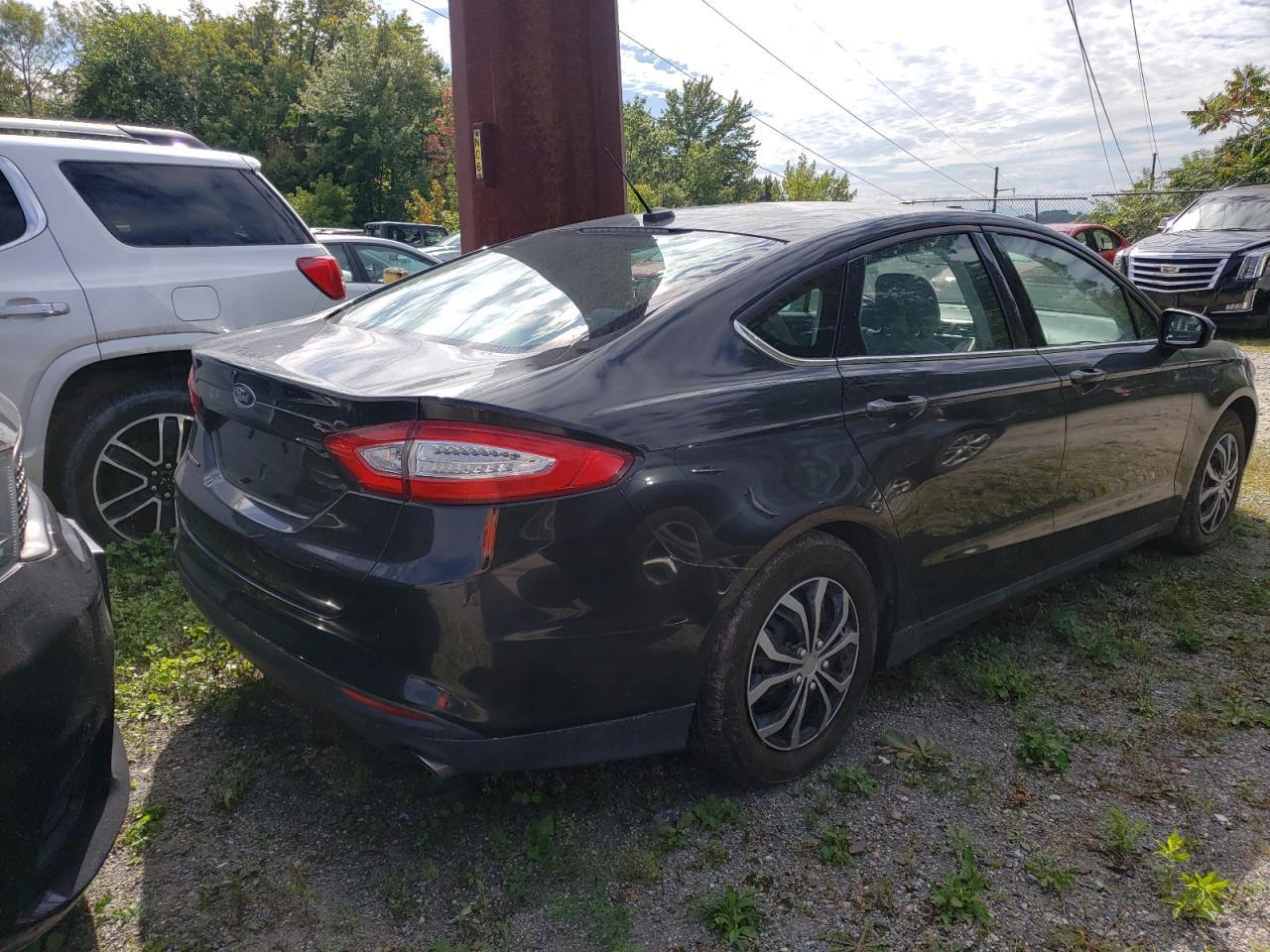 Ford Fusion S Image 3