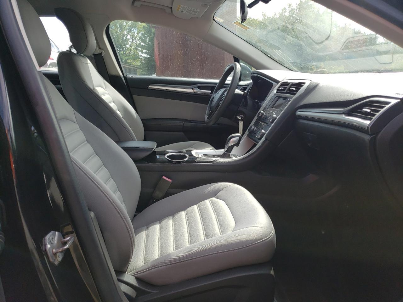 Ford Fusion S Image 2
