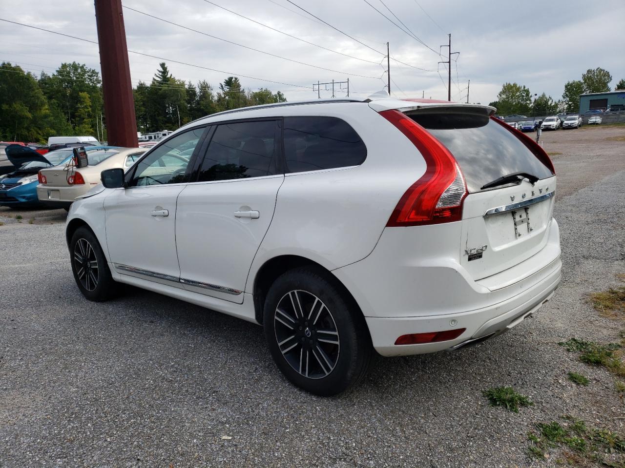 Volv XC60 T5 Dynamic Image 2