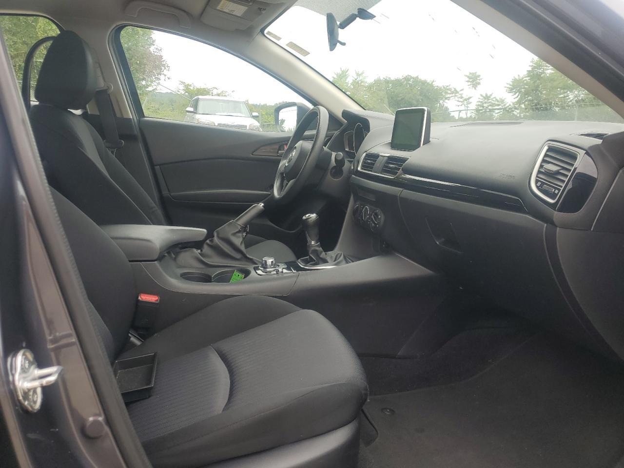 Mazd 3 Sport Image 6