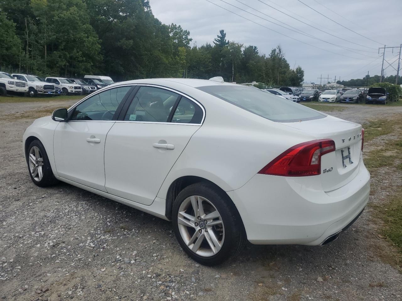Volv S60 Premier Image 2