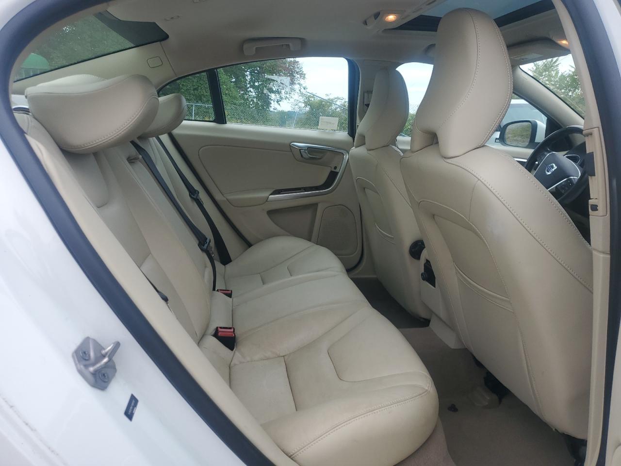 Volv S60 Premier Image 3