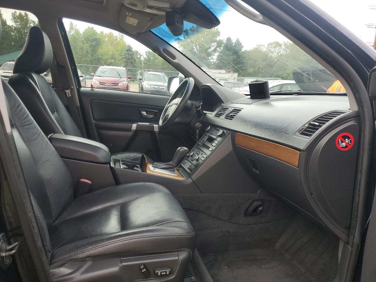 Volv XC90 3.2 Image 9