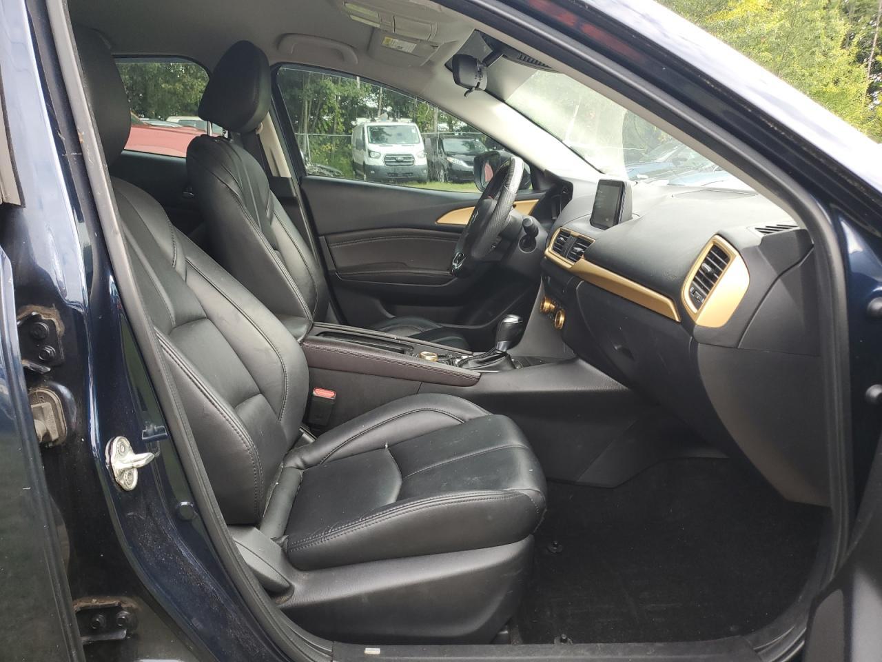 Mazd 3 Touring Image 3