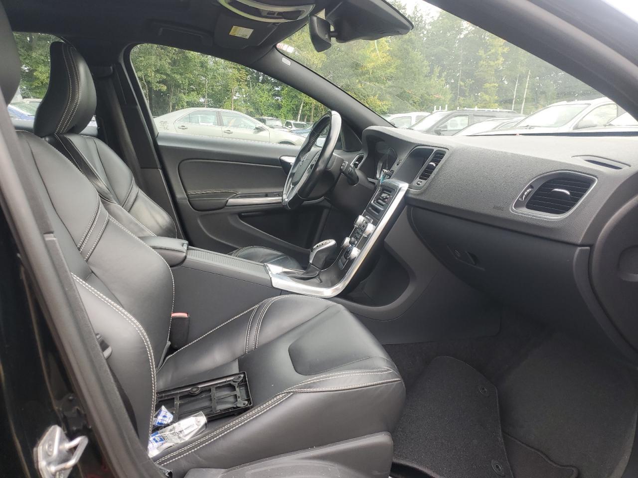 Volv V60 Premier Image 6