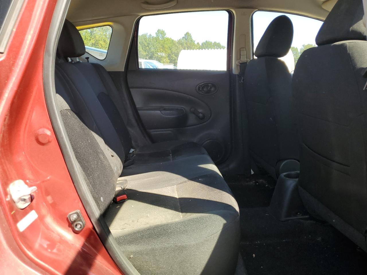 Nissan Versa S Image 7
