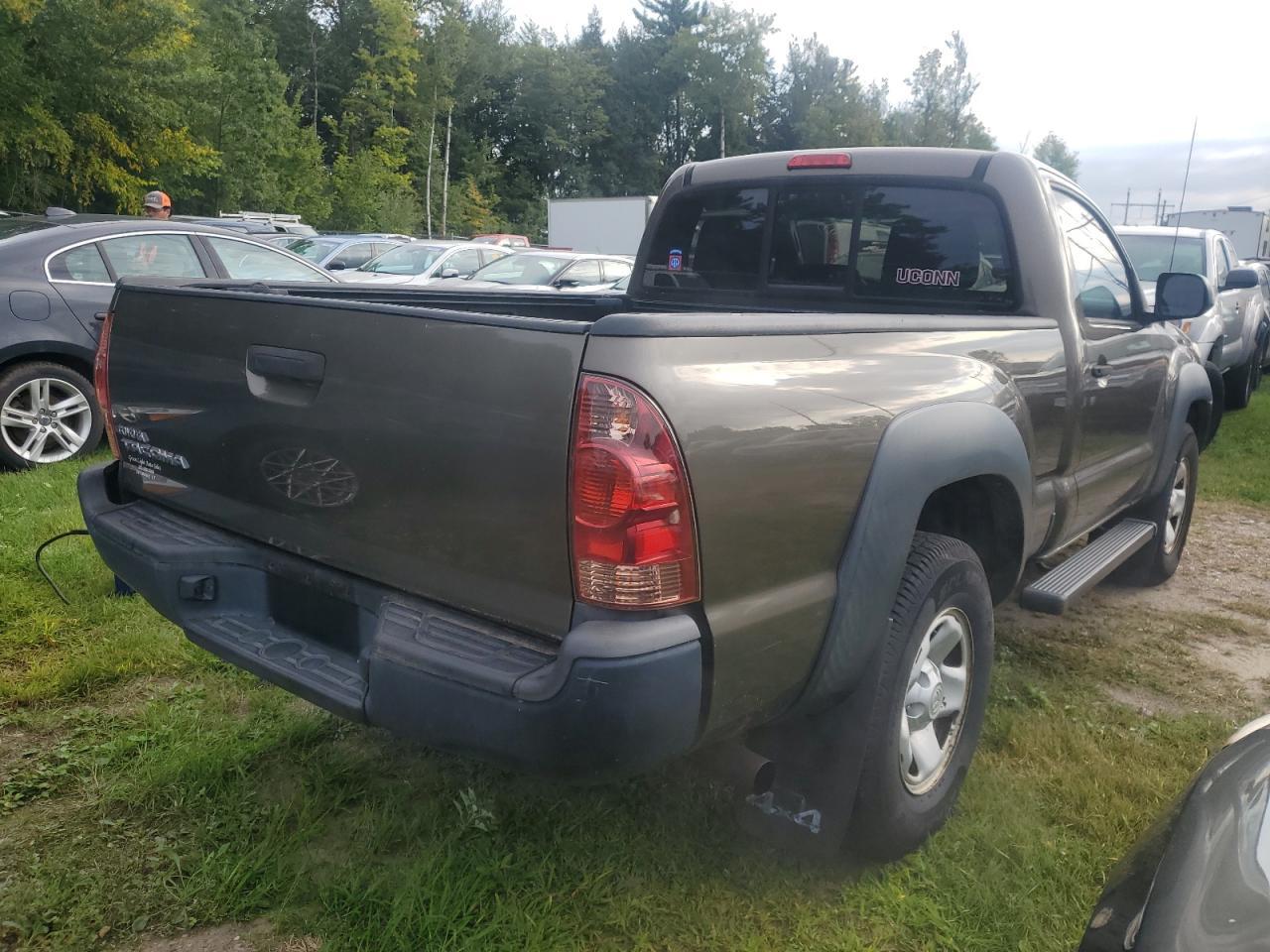 Toyota Tacoma Image 3