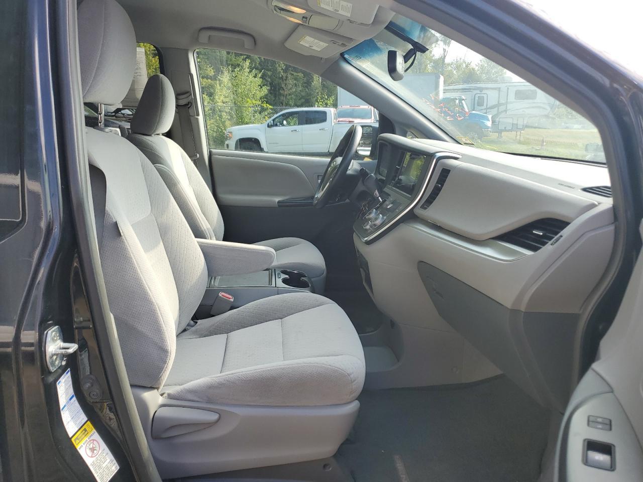 Toyota Sienna Le Image 4