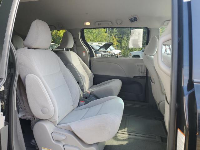Toyota Sienna Le Image 9