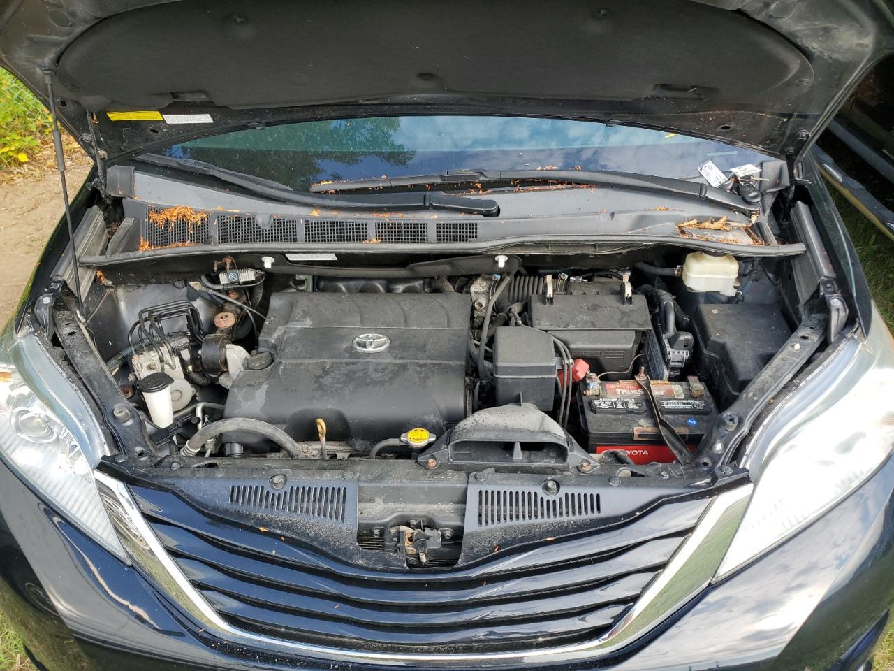 Toyota Sienna Le Image 7