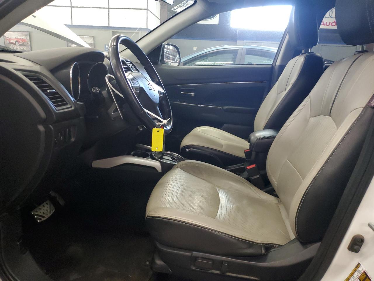 Mits Outlander Le Image 9