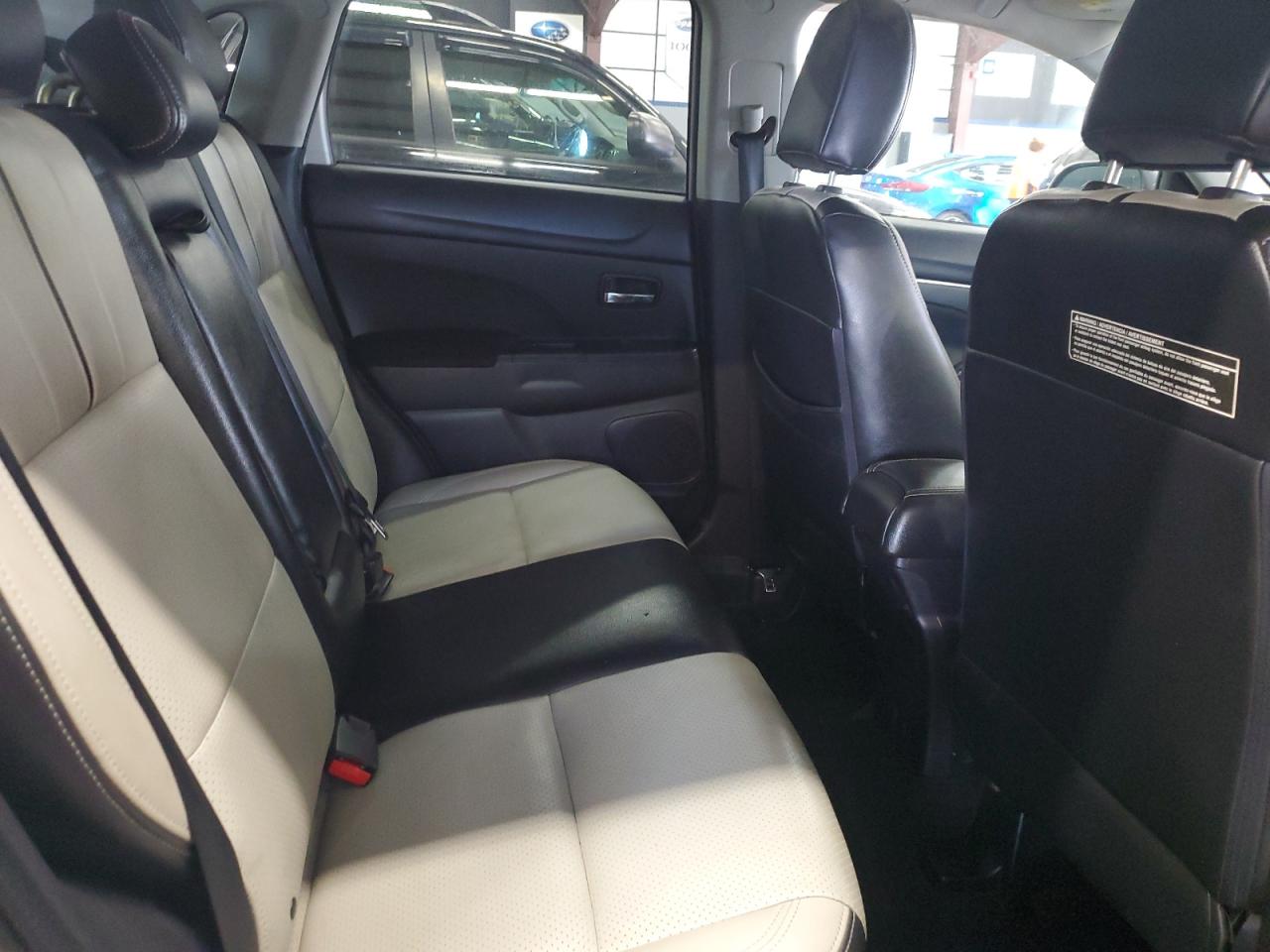 Mits Outlander Le Image 10