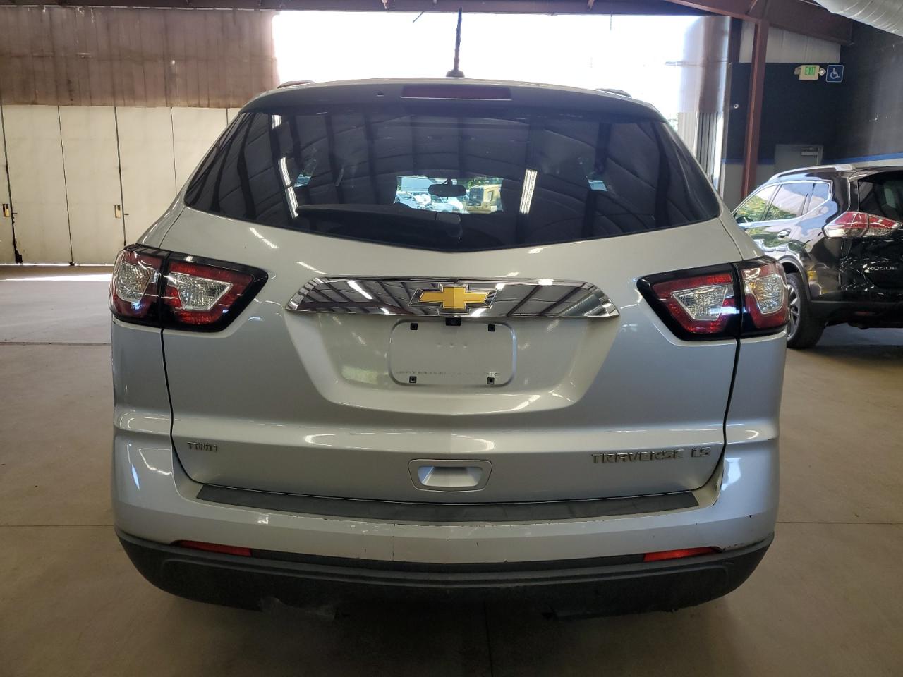 Chevrolet Traverse Ls Image 4
