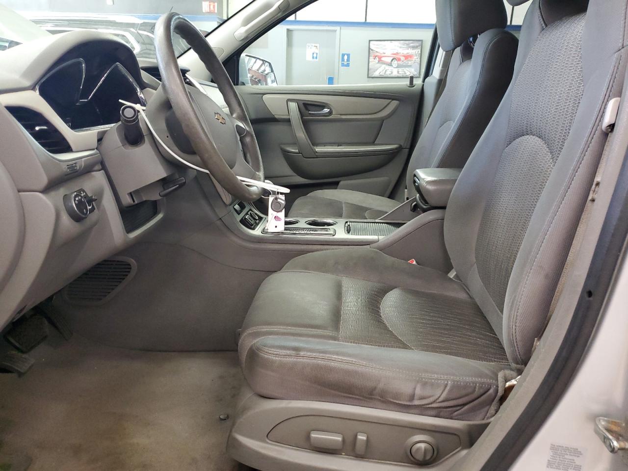 Chevrolet Traverse Ls Image 8