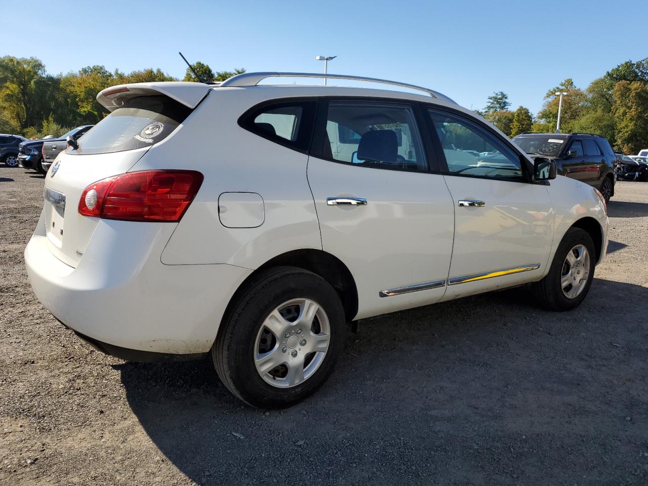 Nissan Rogue S Image 2